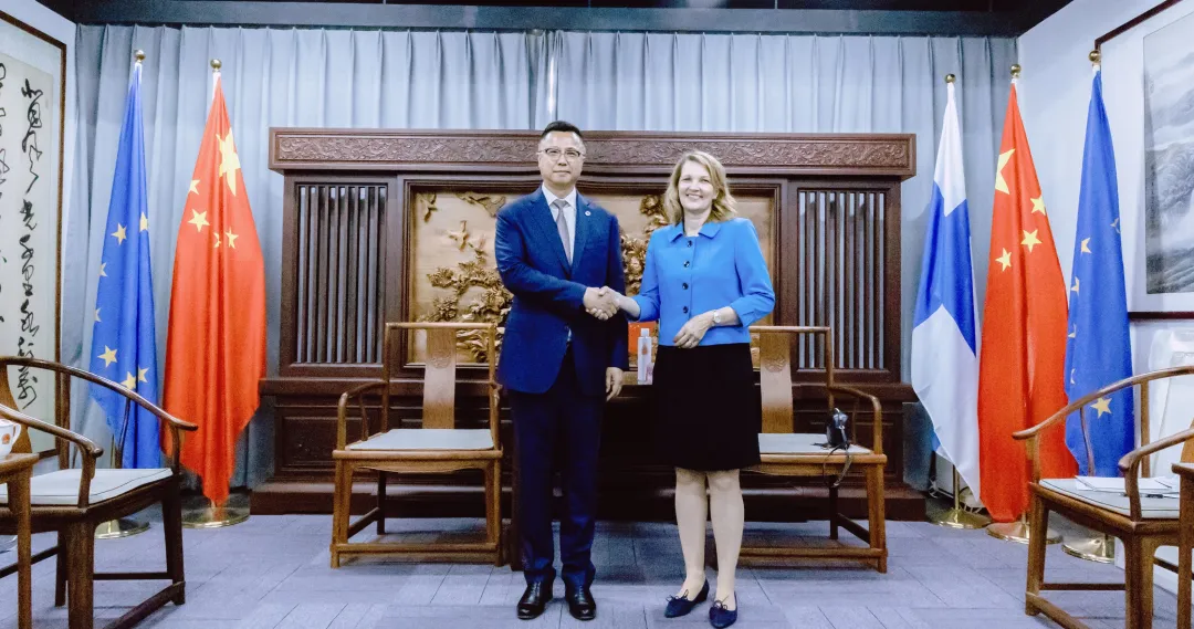 潘锋在京会见芬兰前总理玛丽·基维涅米 