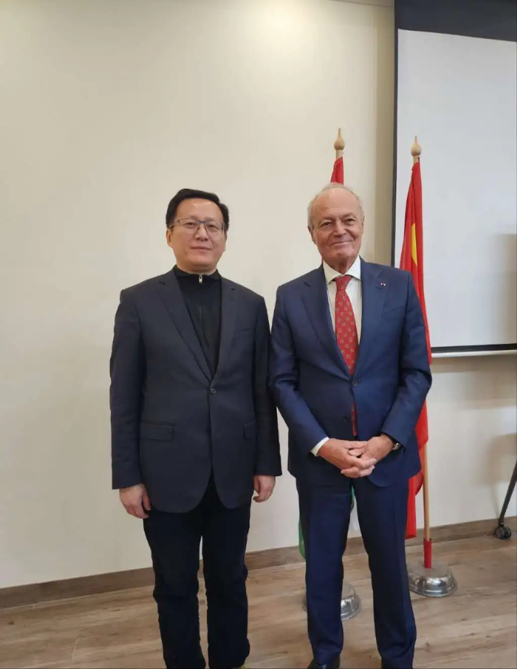 我会领导拜会匈牙利前总理迈杰希·彼得 