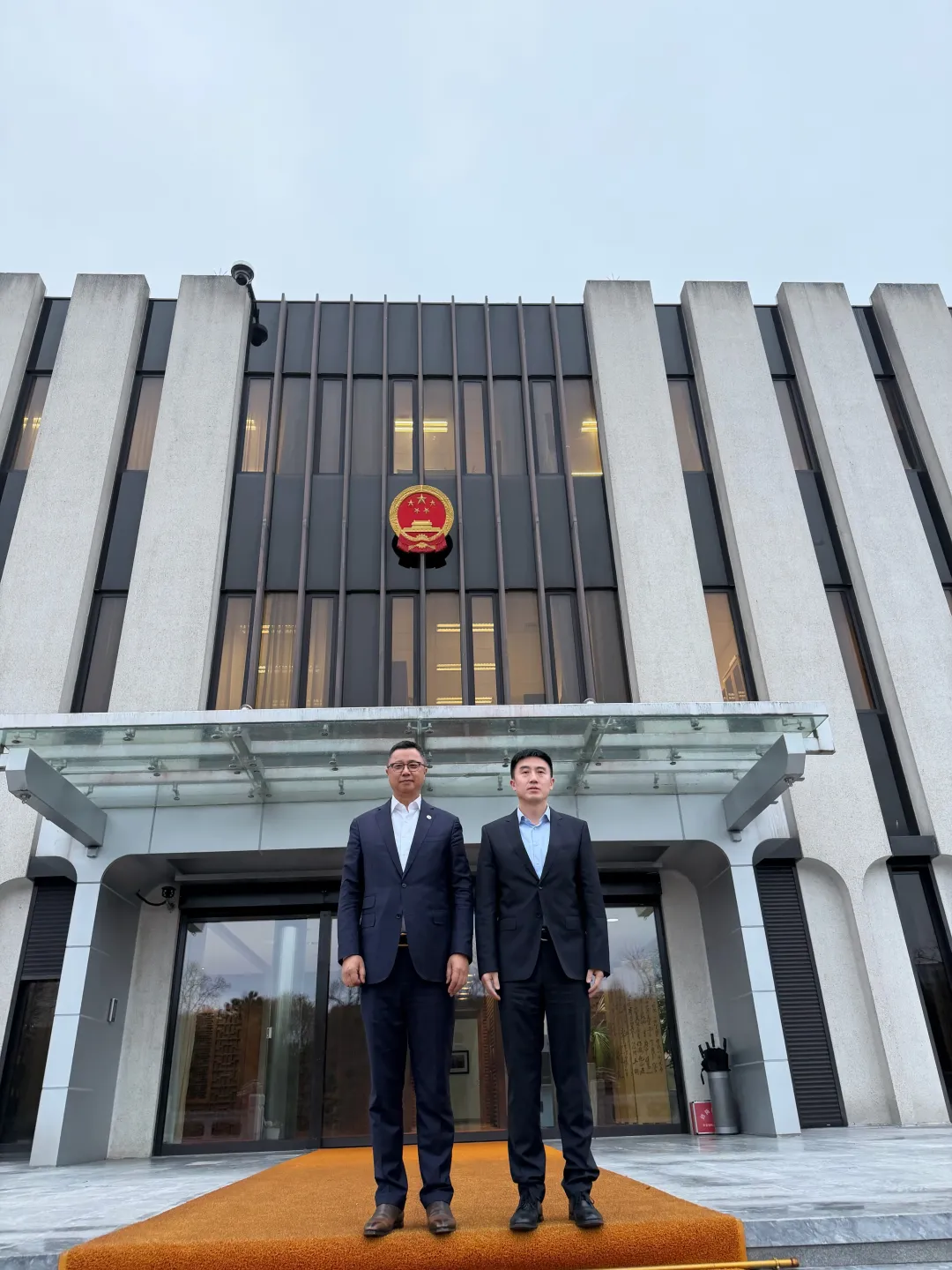 潘锋与中国驻欧盟使团索鹏公使工作会谈 