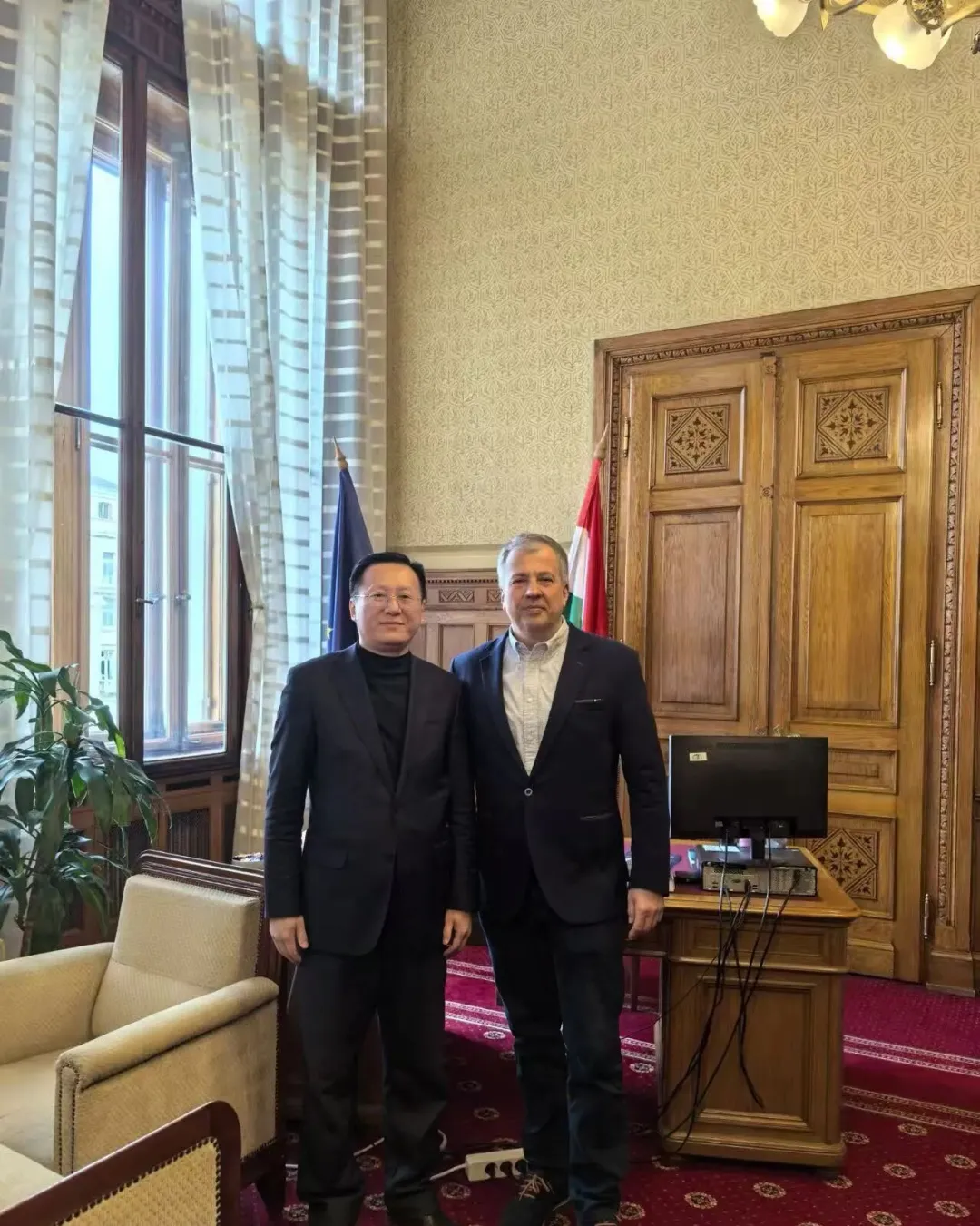 中欧协会欧委会副会长周新建与匈牙利国会副主席‌欧拉·劳约什工作座谈 