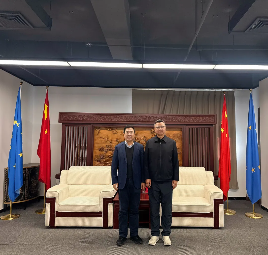 潘锋与中国社科院欧洲研究所所长冯仲平工作座谈 