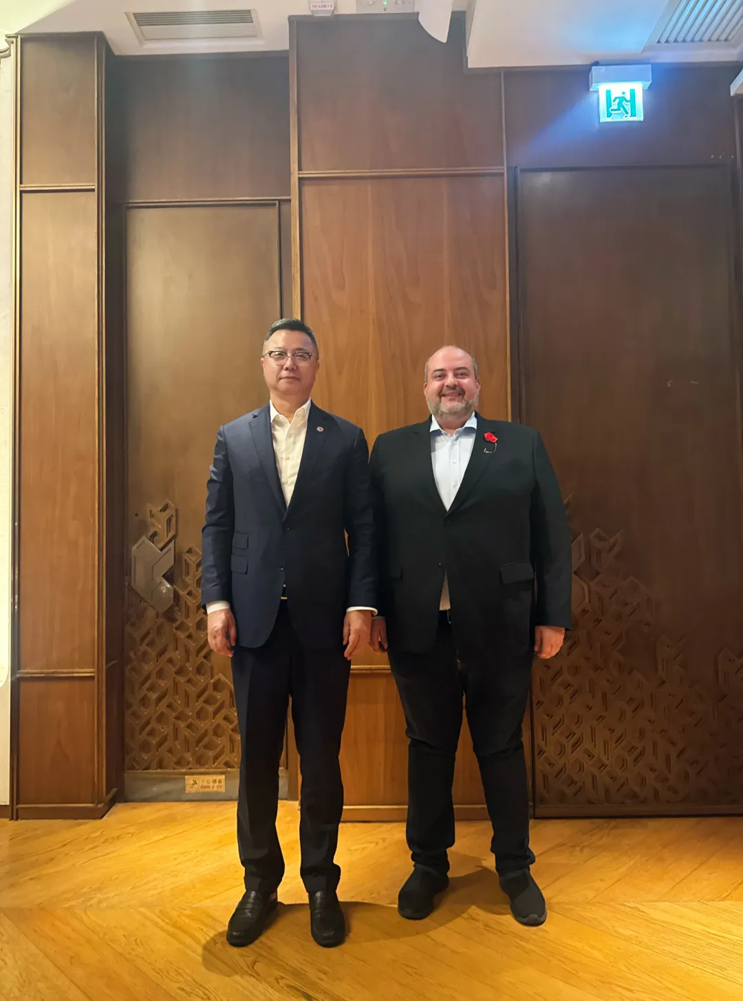 潘锋与罗马尼亚驻香港总领事Mircea CIULU工作座谈 